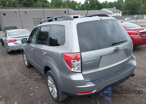 2011 Subaru Forester 2.5X Premium z USA, uszkodzony, nr VIN JF2SHADC6BH741884